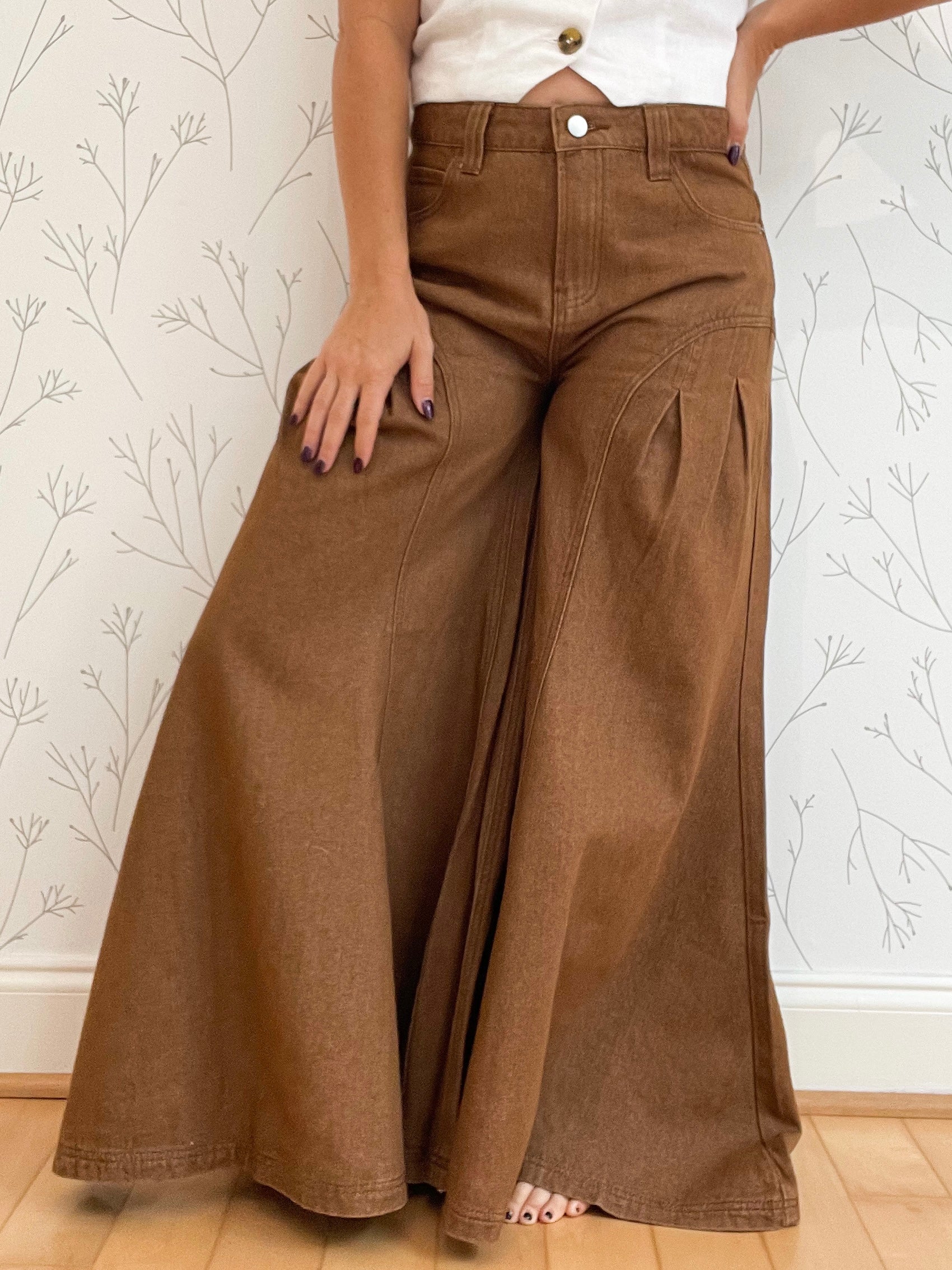 Pleated Wide Leg Jeans