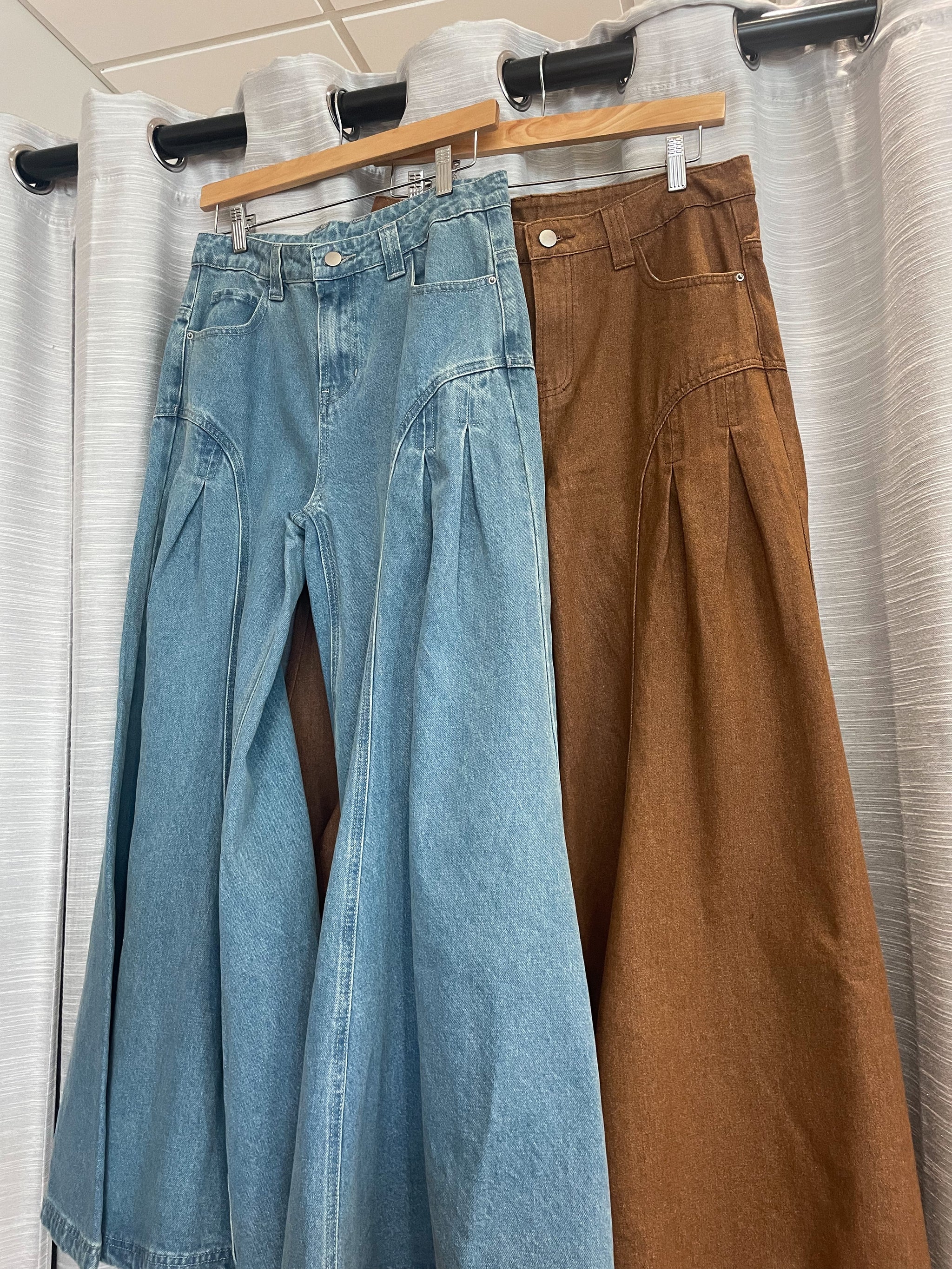 Pleated Wide Leg Jeans