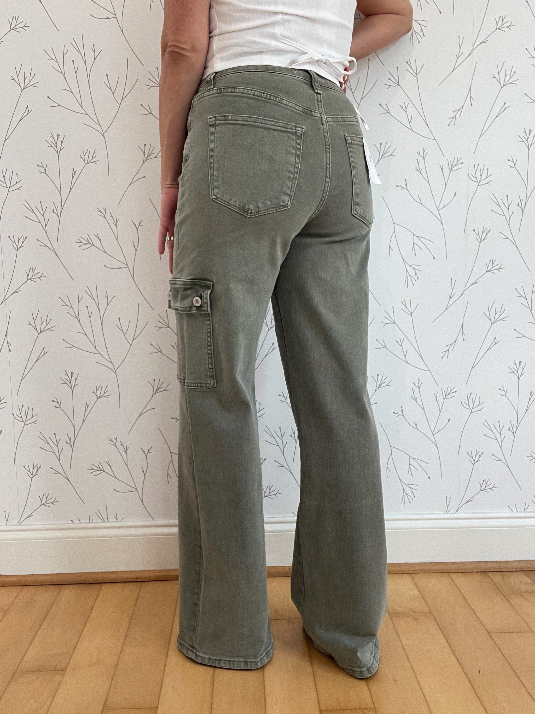 Loose Cargo Pocket Jeans