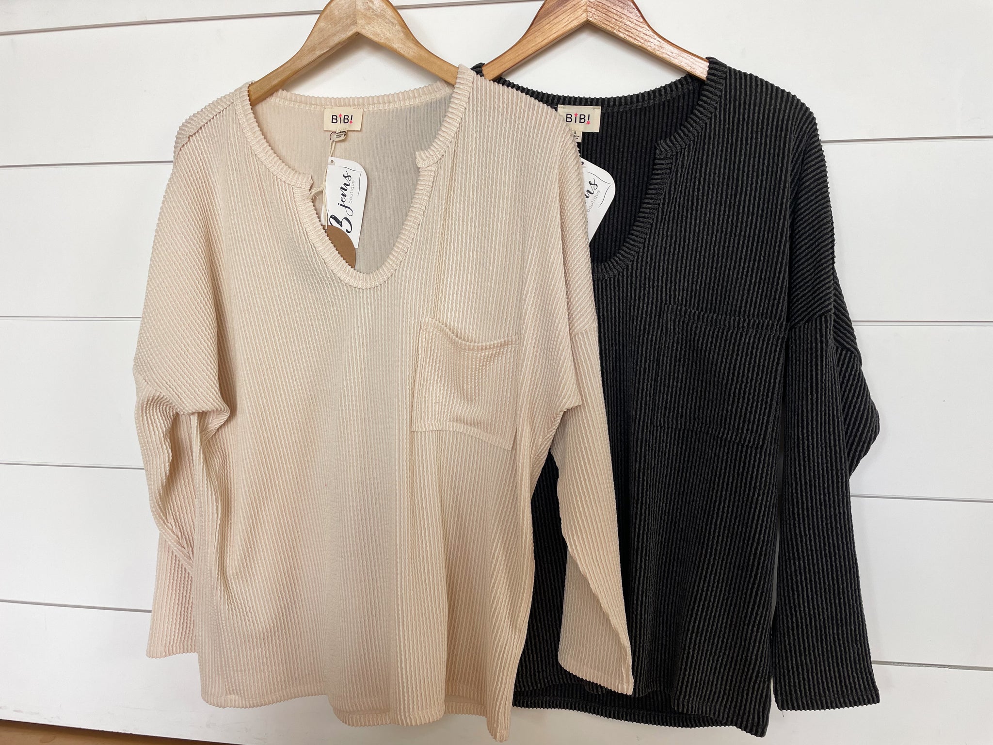 Rib Notch Neck Patch Pocket Top