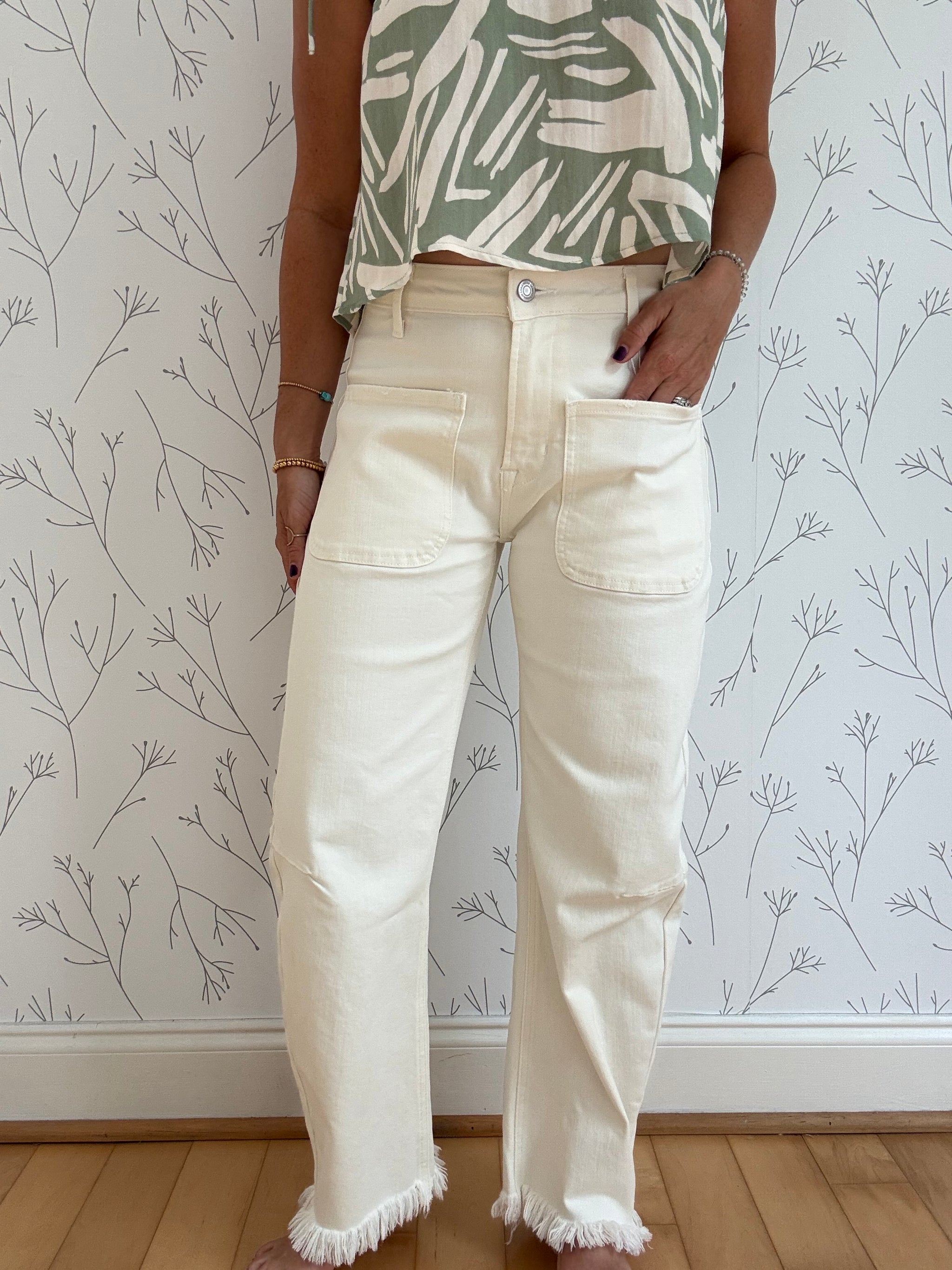 Fray Hem Barrel Leg Jeans