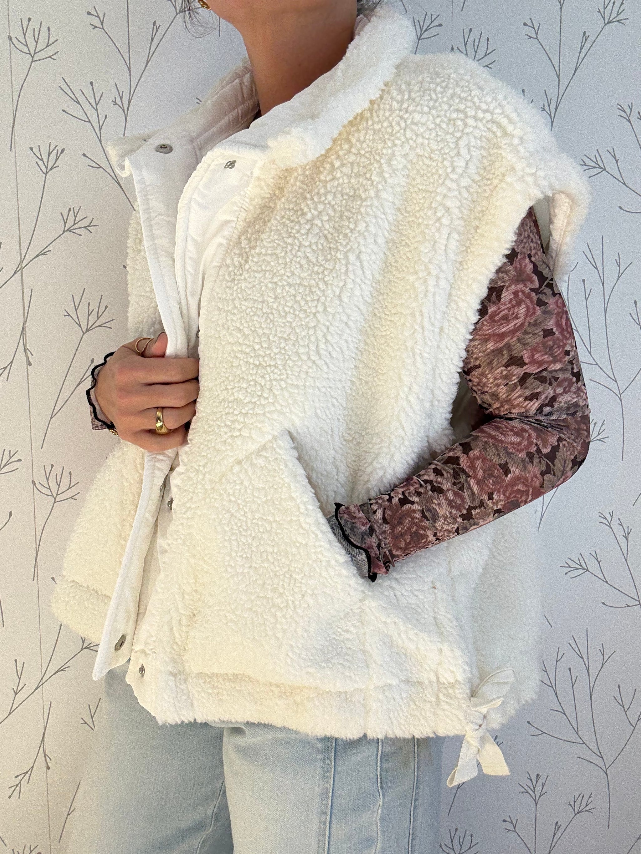 Sherpa Vest Jacket With Tie-up Side