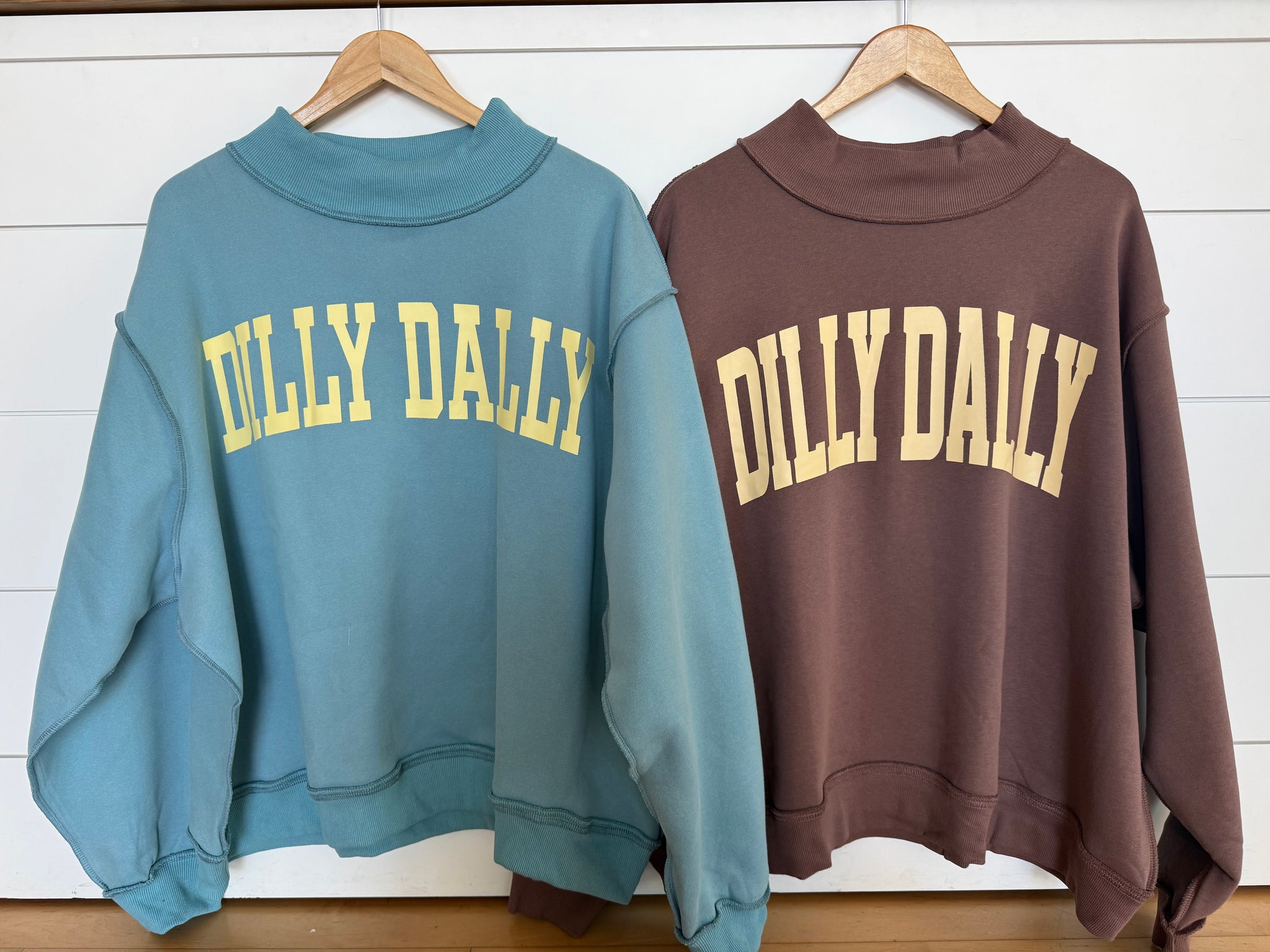 Dilly Dally Mockneck