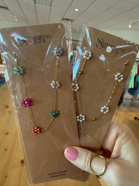 Dainty Flower Necklace