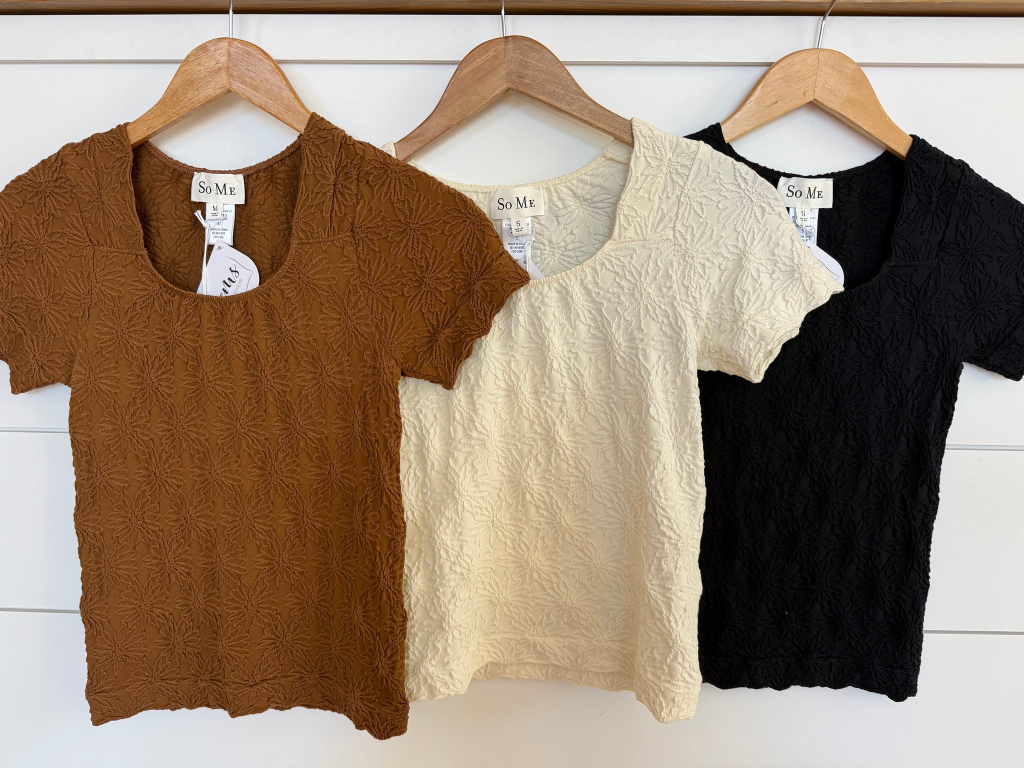 Floral Textured Seamless Tee