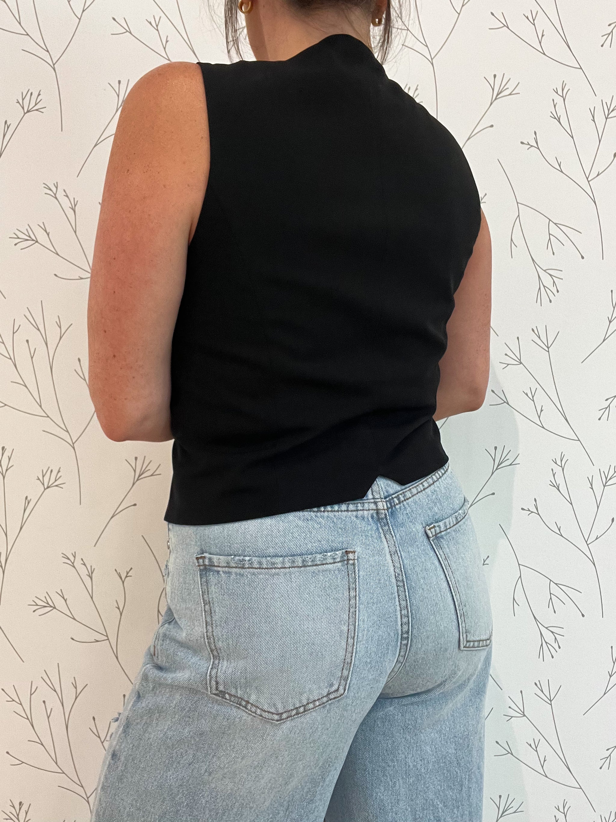 Sleeveless Classic Solid Vest