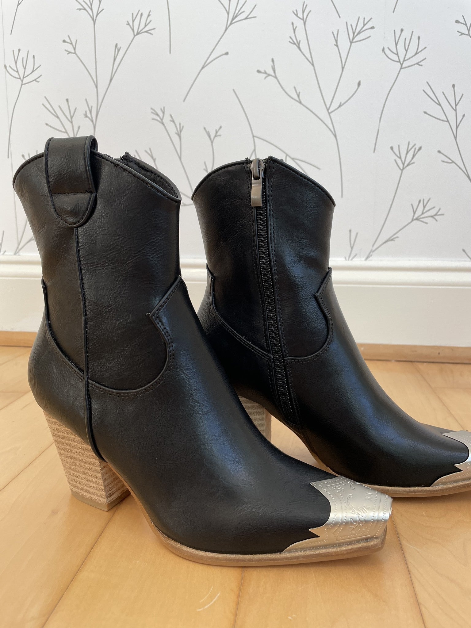 Cowgirl Style Steel Toe Bootie